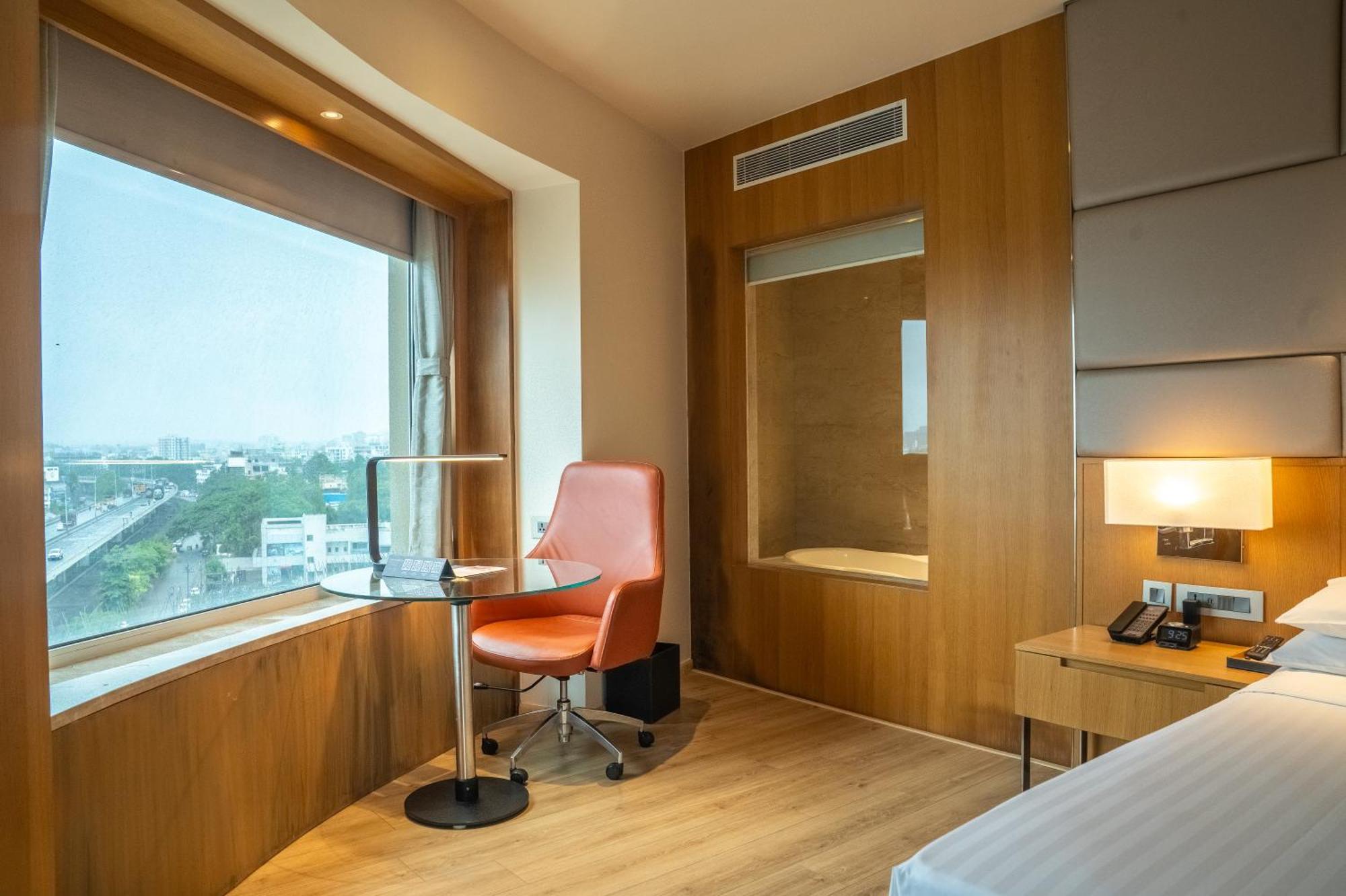 Hotel Courtyard By Marriott Nashik Esterno foto