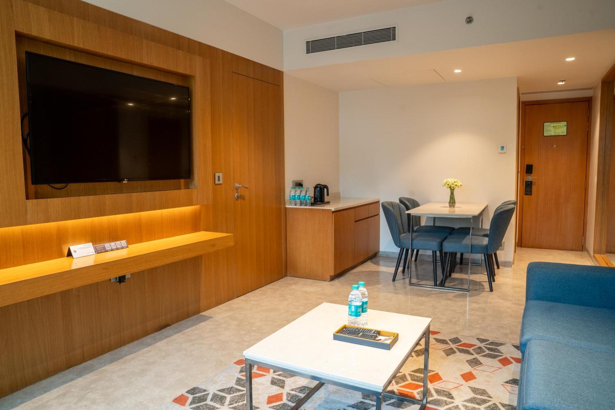 Hotel Courtyard By Marriott Nashik Esterno foto