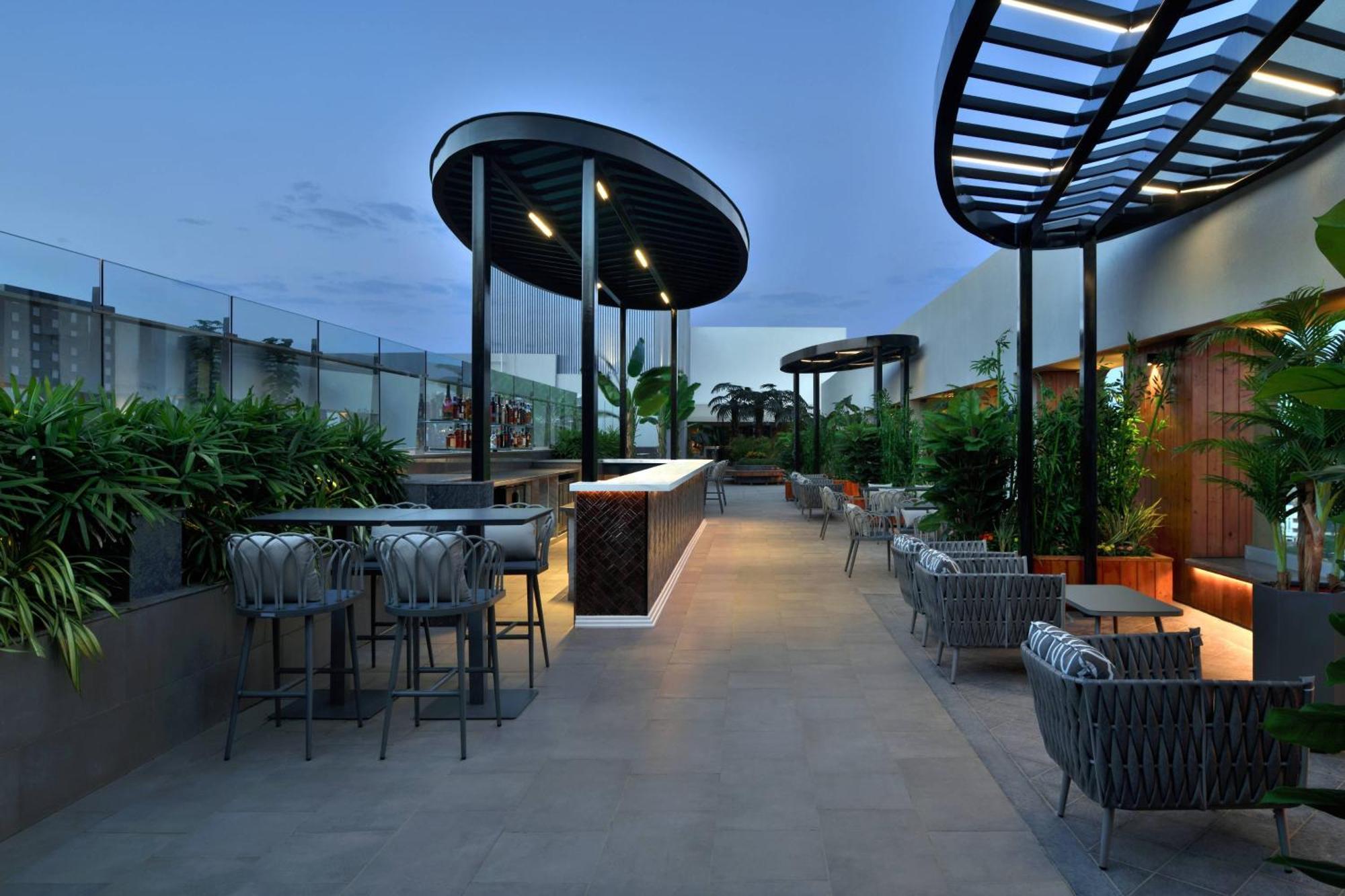 Hotel Courtyard By Marriott Nashik Esterno foto